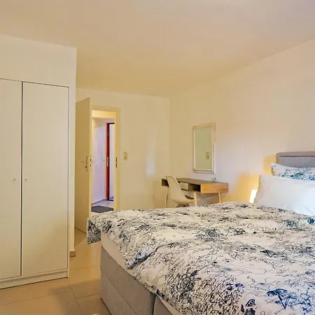 Denkmal-wohnung In Lägenhet